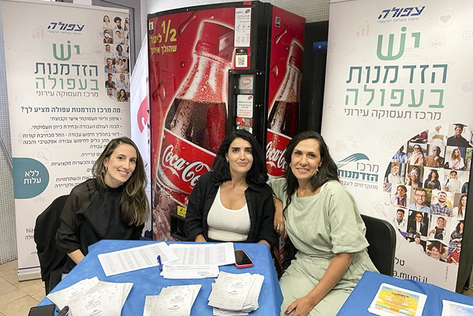 עפולה: עשרות אזרחים וותיקים ביריד תעסוקה לגיל השלישי